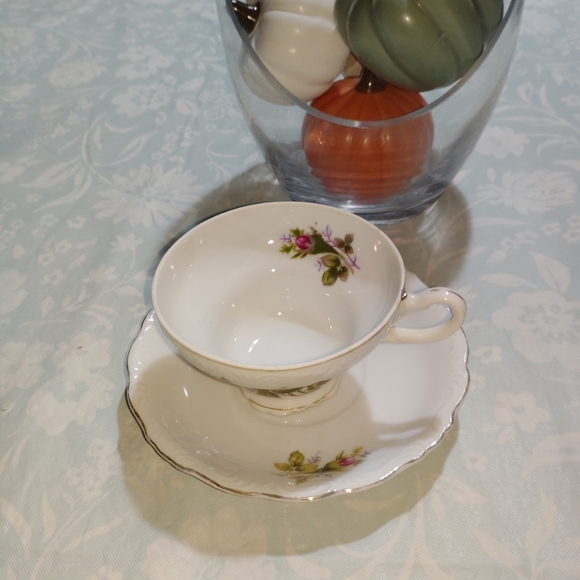 Rose Teacup and Saucer Set - Japan - Picture 4 of 14